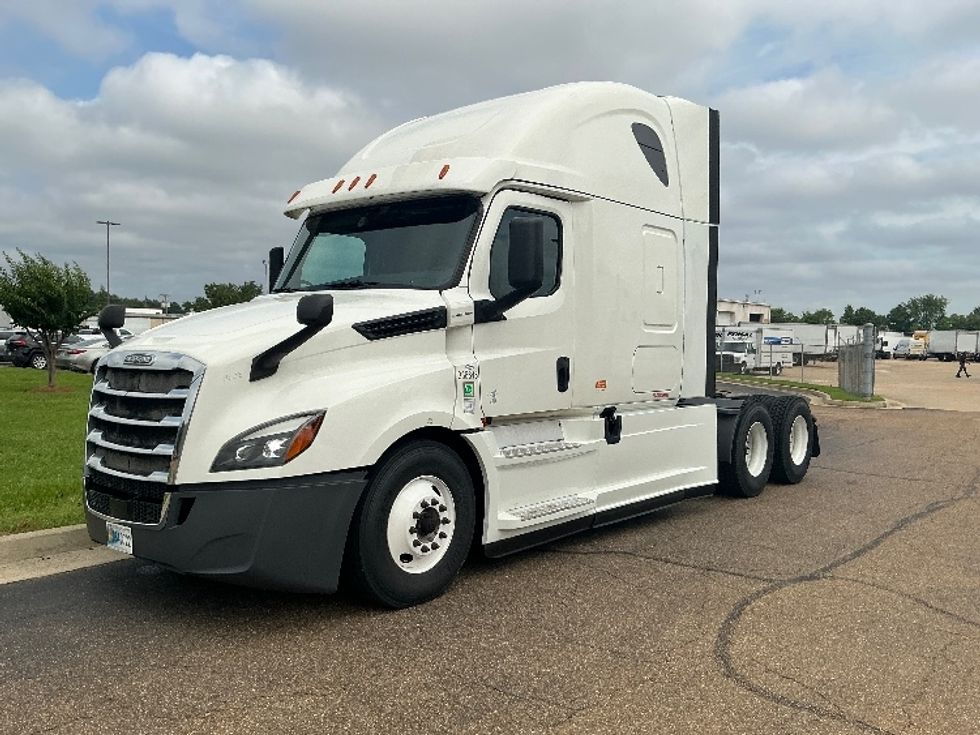Sleeper Tractor-Heavy Duty Tractors-Freightliner-2020-T12664ST-Jackson-MS-523,245\n\t\tmiles-$ 63,750 - Image 3