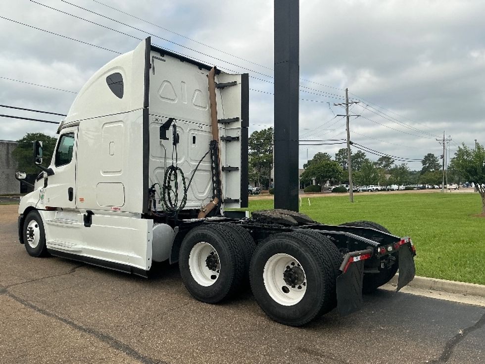 Sleeper Tractor-Heavy Duty Tractors-Freightliner-2020-T12664ST-Jackson-MS-523,245\n\t\tmiles-$ 63,750 - Image 5