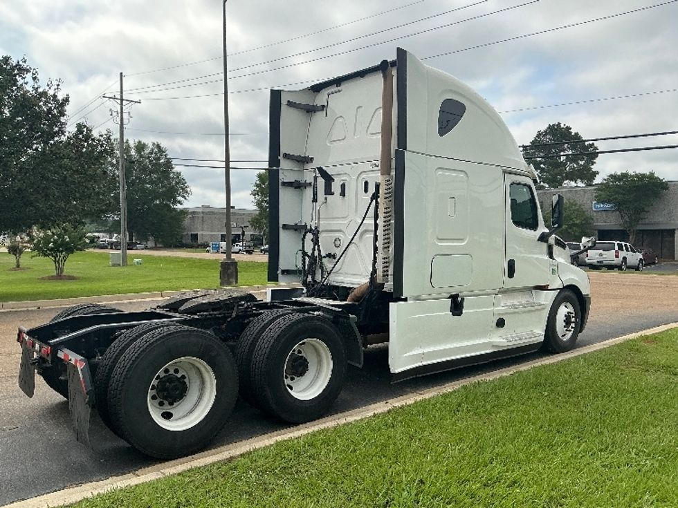 Sleeper Tractor-Heavy Duty Tractors-Freightliner-2020-T12664ST-Jackson-MS-523,245\n\t\tmiles-$ 63,750 - Image 7