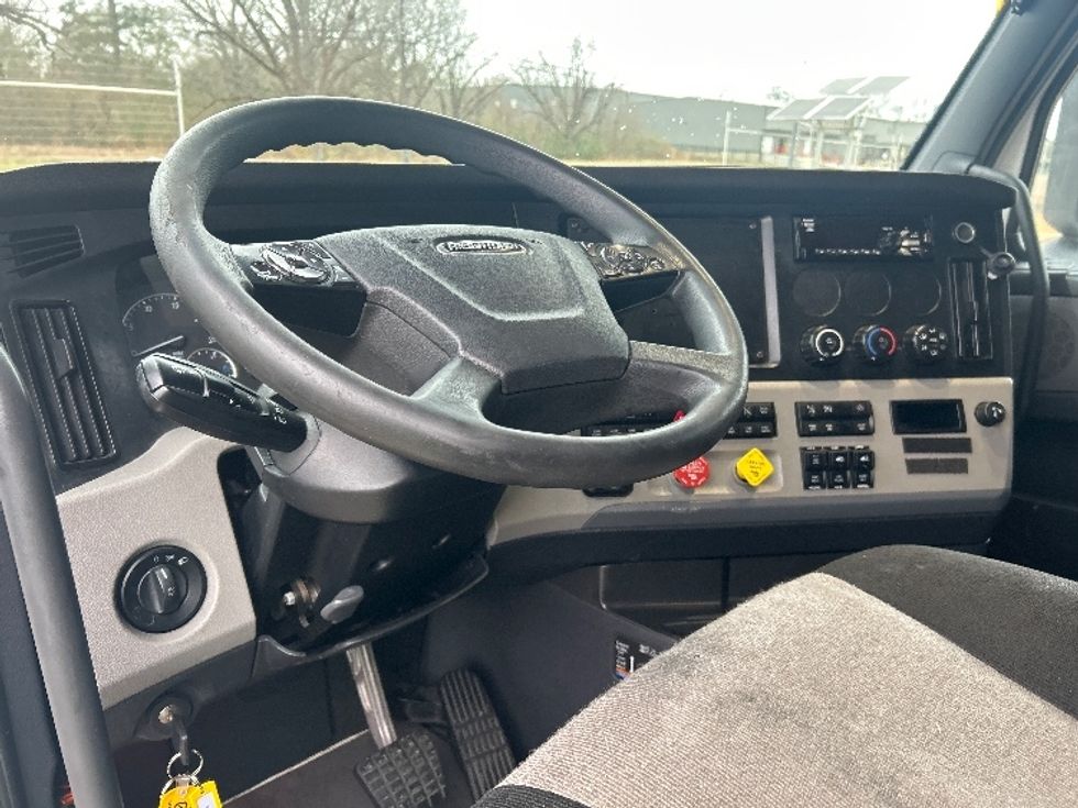 Sleeper Tractor-Heavy Duty Tractors-Freightliner-2020-T12664ST-Jackson-MS-524,956\n\t\tmiles-$ 59,500 - Image 10