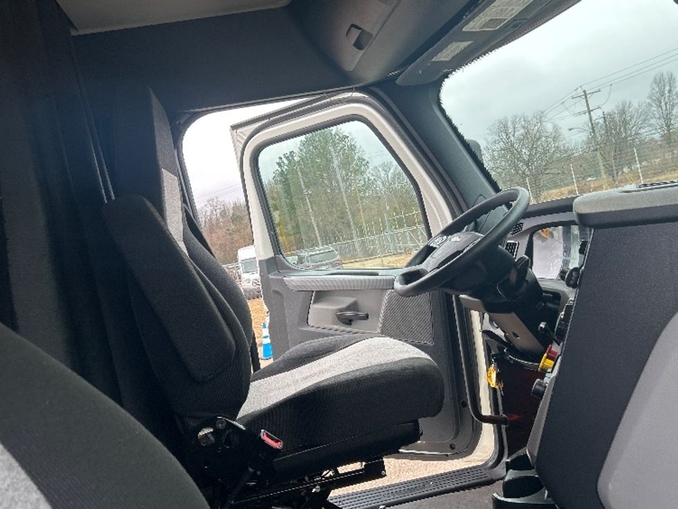 Sleeper Tractor-Heavy Duty Tractors-Freightliner-2020-T12664ST-Jackson-MS-524,956\n\t\tmiles-$ 59,500 - Image 15