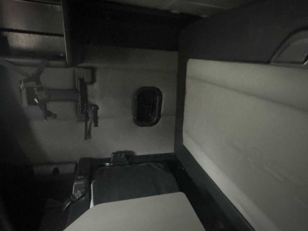 Sleeper Tractor-Heavy Duty Tractors-Freightliner-2020-T12664ST-Jackson-MS-524,956\n\t\tmiles-$ 59,500 - Image 17