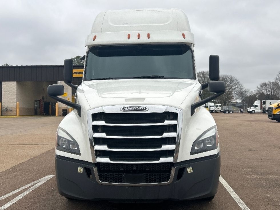 Sleeper Tractor-Heavy Duty Tractors-Freightliner-2020-T12664ST-Jackson-MS-524,956\n\t\tmiles-$ 59,500 - Image 2