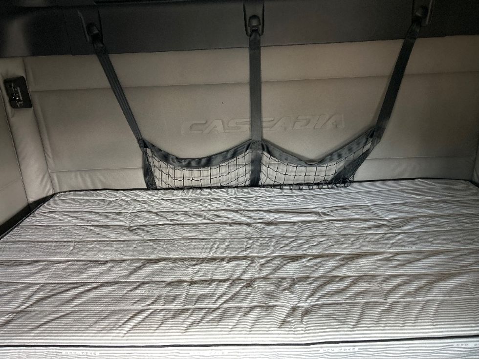 Sleeper Tractor-Heavy Duty Tractors-Freightliner-2020-T12664ST-Jackson-MS-524,956\n\t\tmiles-$ 59,500 - Image 21