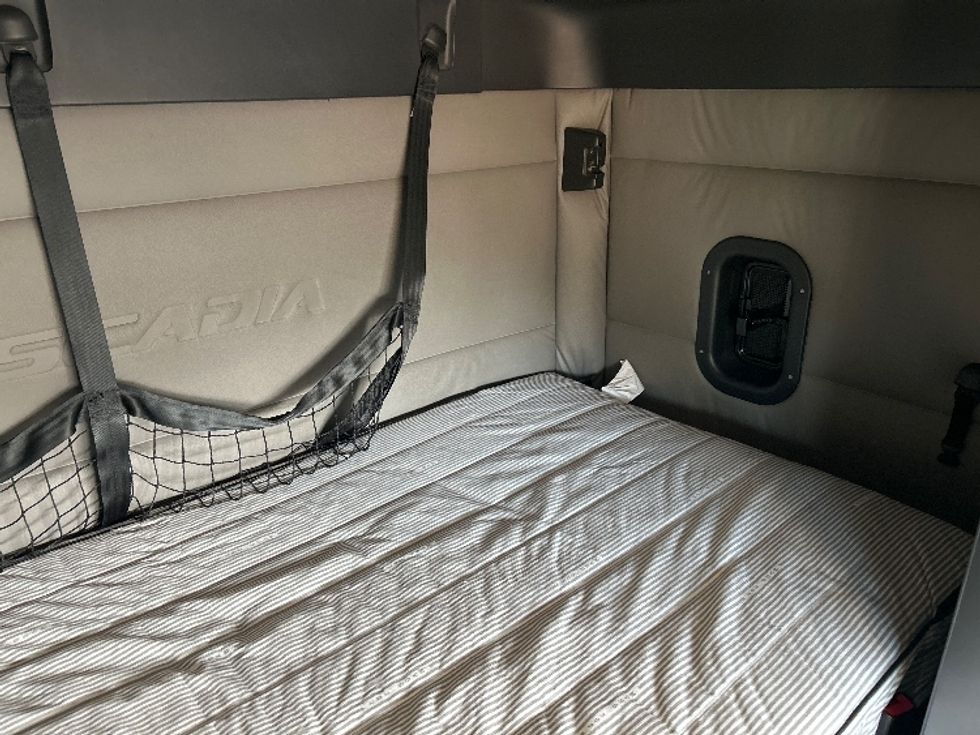 Sleeper Tractor-Heavy Duty Tractors-Freightliner-2020-T12664ST-Jackson-MS-524,956\n\t\tmiles-$ 59,500 - Image 23