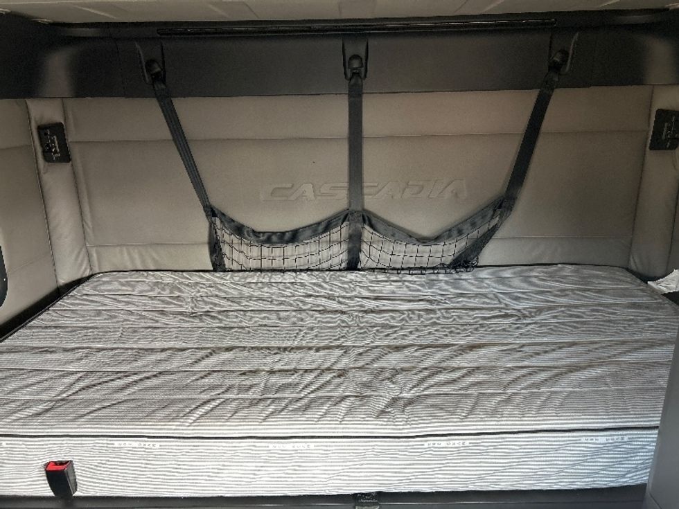 Sleeper Tractor-Heavy Duty Tractors-Freightliner-2020-T12664ST-Jackson-MS-524,956\n\t\tmiles-$ 59,500 - Image 24