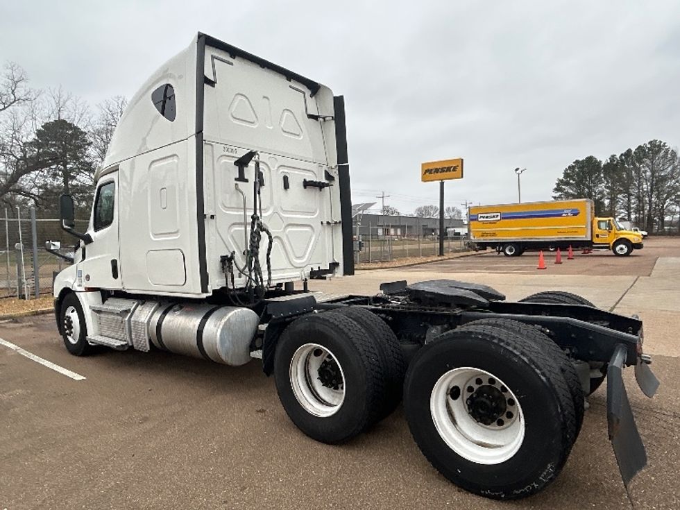 Sleeper Tractor-Heavy Duty Tractors-Freightliner-2020-T12664ST-Jackson-MS-524,956\n\t\tmiles-$ 59,500 - Image 5