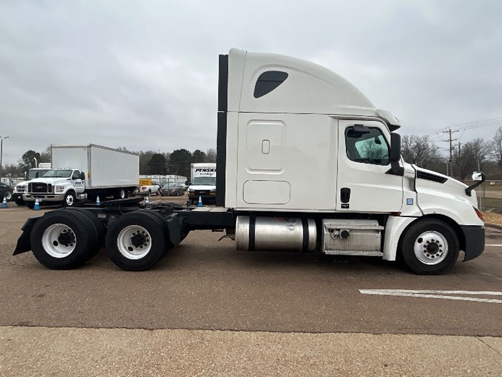 Sleeper Tractor-Heavy Duty Tractors-Freightliner-2020-T12664ST-Jackson-MS-524,956\n\t\tmiles-$ 59,500 - Image 8