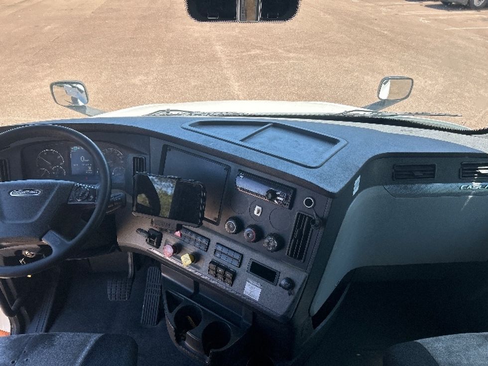 Sleeper Tractor-Heavy Duty Tractors-Freightliner-2020-T12664ST-Jackson-MS-531,675\n\t\tmiles-$ 60,000 - Image 12