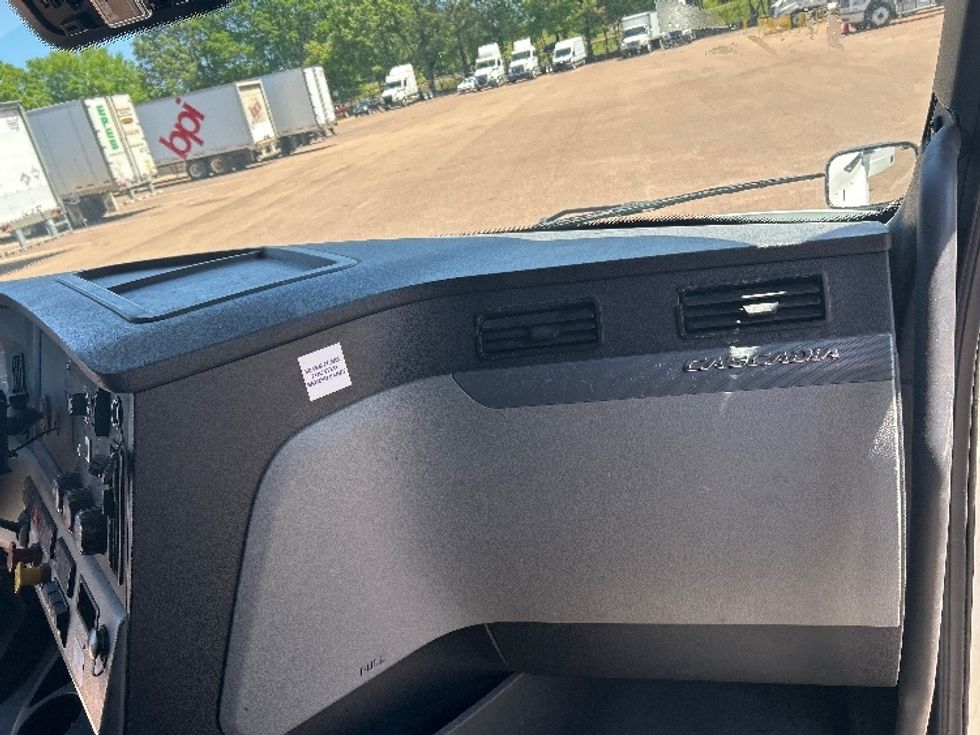 Sleeper Tractor-Heavy Duty Tractors-Freightliner-2020-T12664ST-Jackson-MS-531,675\n\t\tmiles-$ 60,000 - Image 14