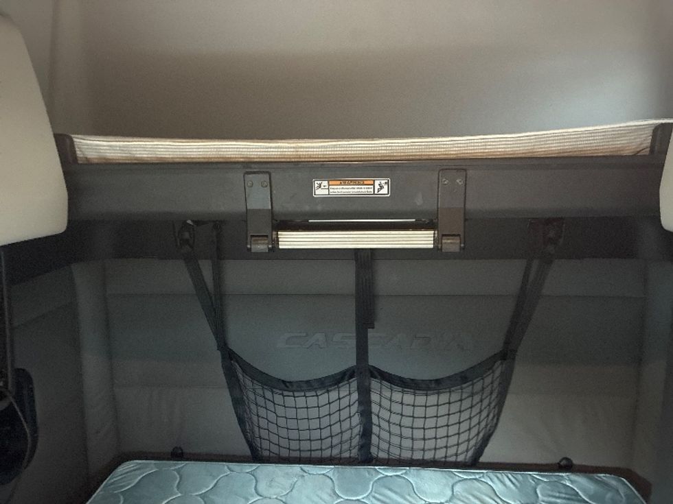 Sleeper Tractor-Heavy Duty Tractors-Freightliner-2020-T12664ST-Jackson-MS-531,675\n\t\tmiles-$ 60,000 - Image 17