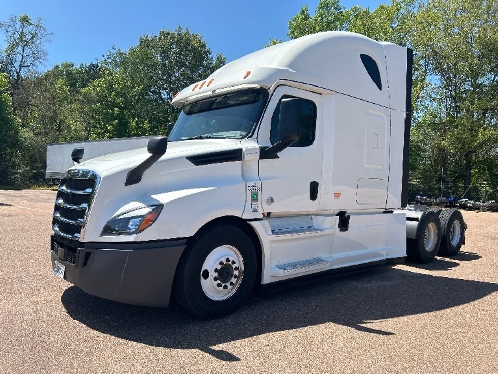 Sleeper Tractor-Heavy Duty Tractors-Freightliner-2020-T12664ST-Jackson-MS-531,675\n\t\tmiles-$ 60,000 - Image 3