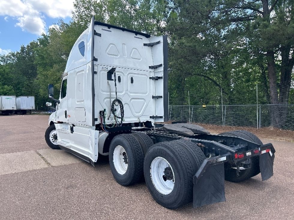Sleeper Tractor-Heavy Duty Tractors-Freightliner-2020-T12664ST-Jackson-MS-531,675\n\t\tmiles-$ 60,000 - Image 5
