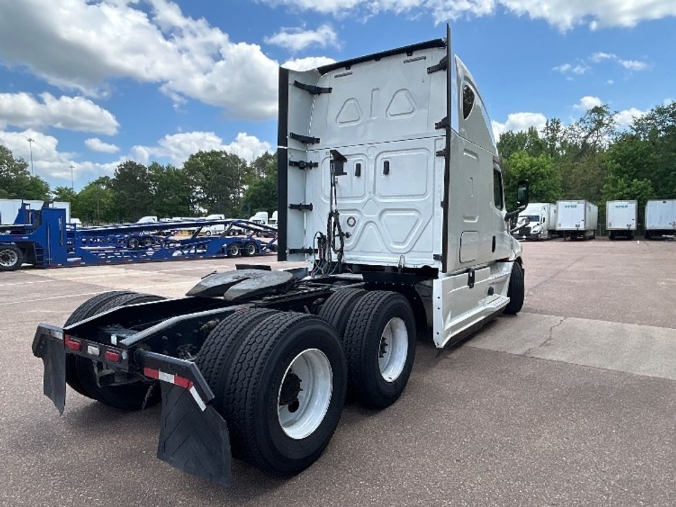 Sleeper Tractor-Heavy Duty Tractors-Freightliner-2020-T12664ST-Jackson-MS-531,675\n\t\tmiles-$ 60,000 - Image 7
