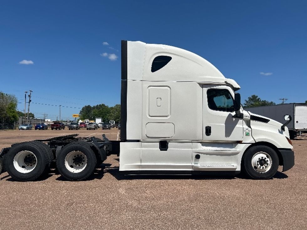 Sleeper Tractor-Heavy Duty Tractors-Freightliner-2020-T12664ST-Jackson-MS-531,675\n\t\tmiles-$ 60,000 - Image 8