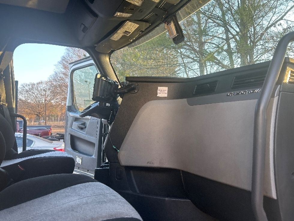 Sleeper Tractor-Heavy Duty Tractors-Freightliner-2020-T12664ST-Jackson-MS-534,974\n\t\tmiles-$ 15,000 - Image 11