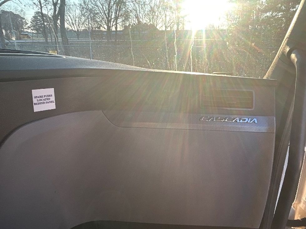 Sleeper Tractor-Heavy Duty Tractors-Freightliner-2020-T12664ST-Jackson-MS-534,974\n\t\tmiles-$ 15,000 - Image 12