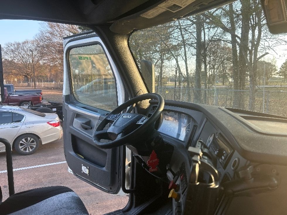 Sleeper Tractor-Heavy Duty Tractors-Freightliner-2020-T12664ST-Jackson-MS-534,974\n\t\tmiles-$ 15,000 - Image 13
