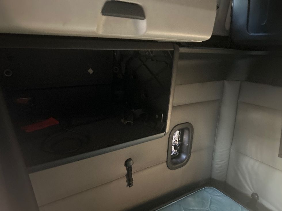 Sleeper Tractor-Heavy Duty Tractors-Freightliner-2020-T12664ST-Jackson-MS-534,974\n\t\tmiles-$ 15,000 - Image 15