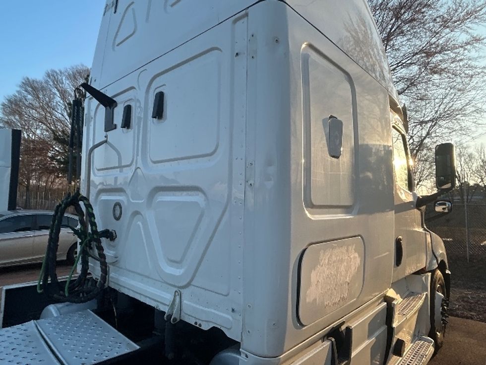 Sleeper Tractor-Heavy Duty Tractors-Freightliner-2020-T12664ST-Jackson-MS-534,974\n\t\tmiles-$ 15,000 - Image 21