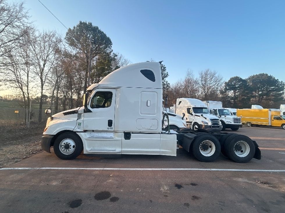 Sleeper Tractor-Heavy Duty Tractors-Freightliner-2020-T12664ST-Jackson-MS-534,974\n\t\tmiles-$ 15,000 - Image 4