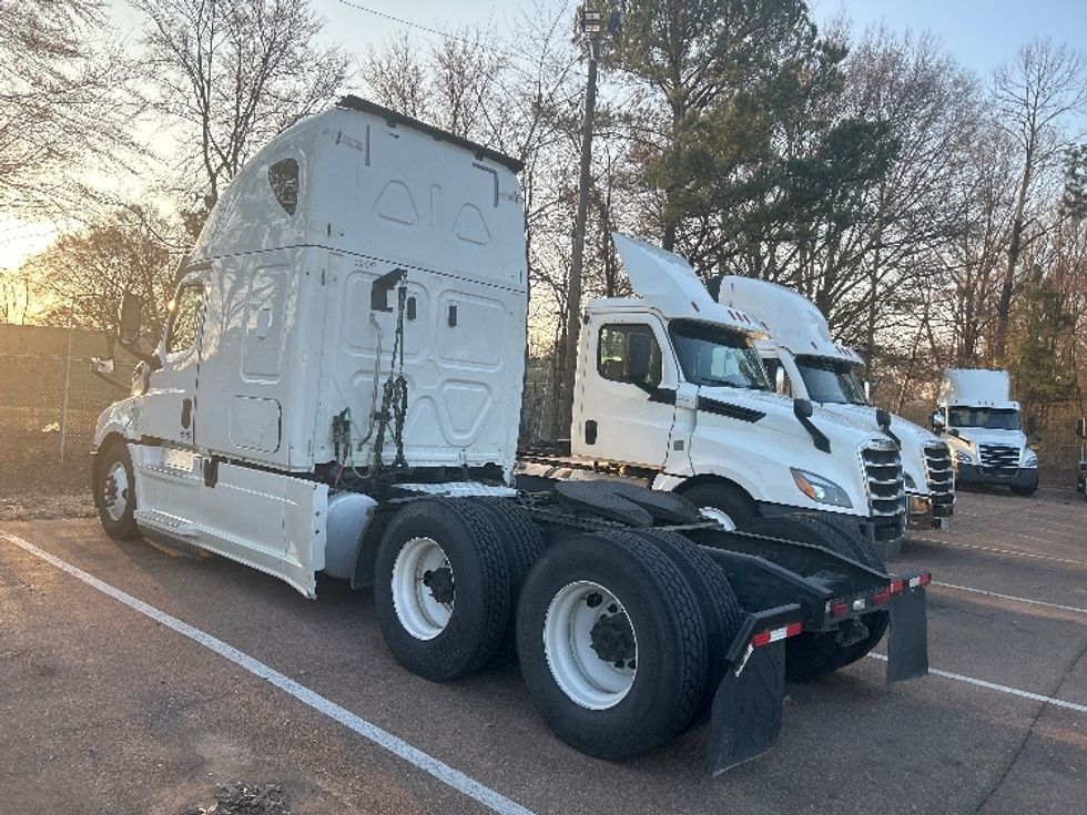 Sleeper Tractor-Heavy Duty Tractors-Freightliner-2020-T12664ST-Jackson-MS-534,974\n\t\tmiles-$ 15,000 - Image 5