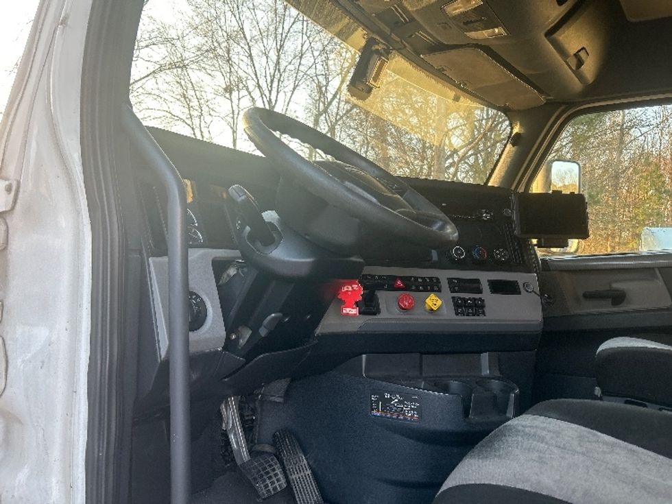 Sleeper Tractor-Heavy Duty Tractors-Freightliner-2020-T12664ST-Jackson-MS-534,974\n\t\tmiles-$ 15,000 - Image 8