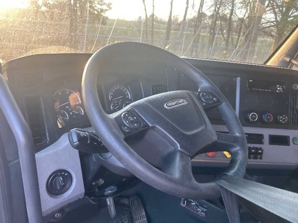 Sleeper Tractor-Heavy Duty Tractors-Freightliner-2020-T12664ST-Jackson-MS-534,974\n\t\tmiles-$ 15,000 - Image 9