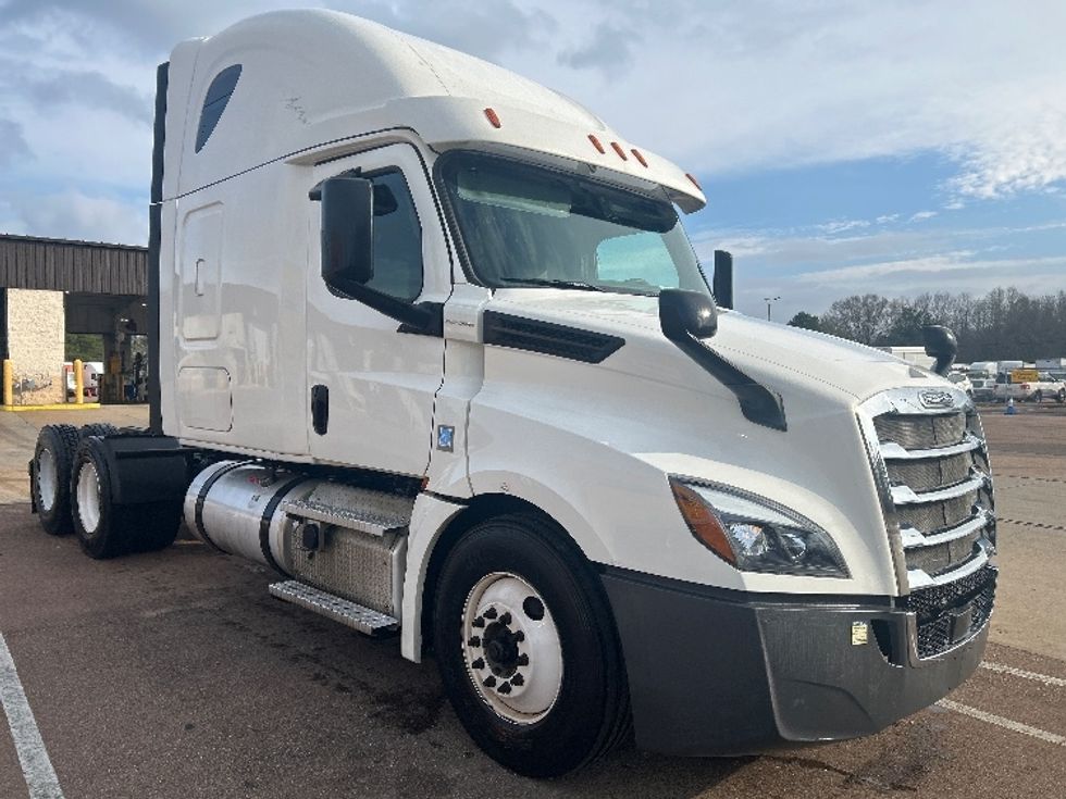 Sleeper Tractor-Heavy Duty Tractors-Freightliner-2020-T12664ST-Jackson-MS-544,952\n\t\tmiles-$ 58,000 - Image 1