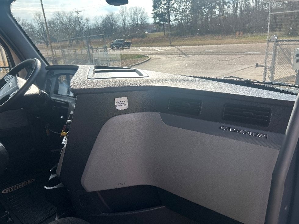 Sleeper Tractor-Heavy Duty Tractors-Freightliner-2020-T12664ST-Jackson-MS-544,952\n\t\tmiles-$ 58,000 - Image 14