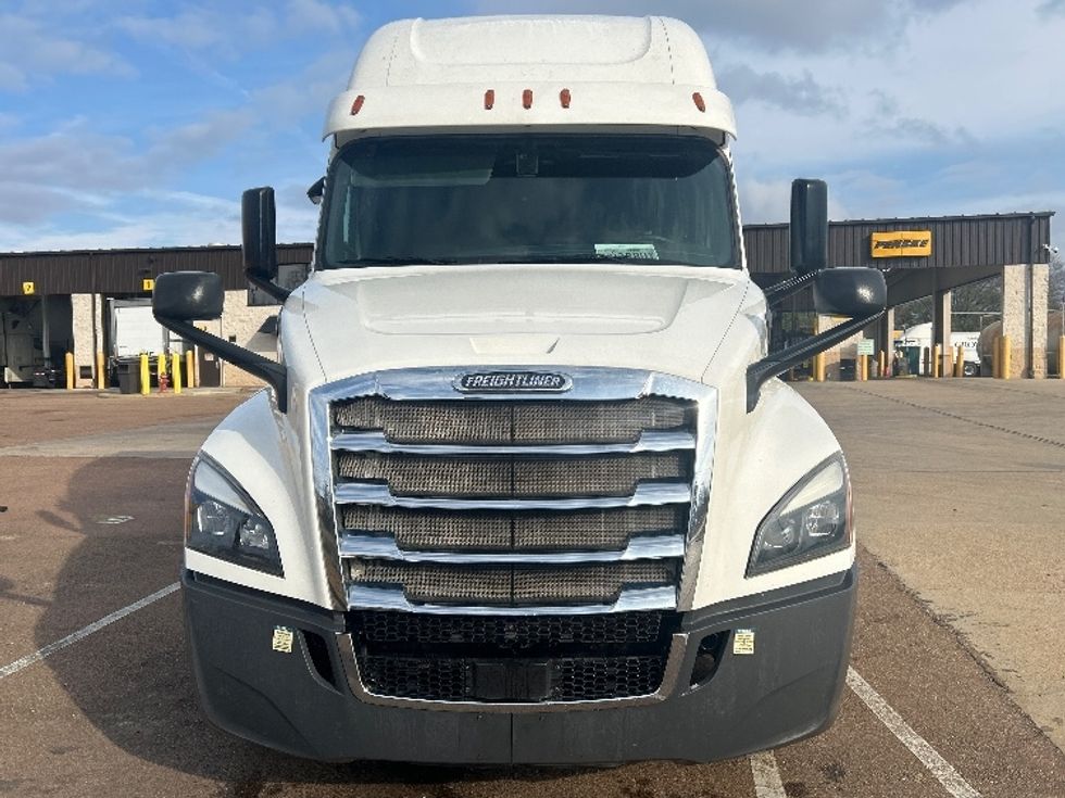 Sleeper Tractor-Heavy Duty Tractors-Freightliner-2020-T12664ST-Jackson-MS-544,952\n\t\tmiles-$ 58,000 - Image 2