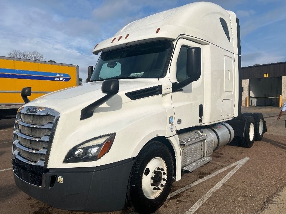 Sleeper Tractor-Heavy Duty Tractors-Freightliner-2020-T12664ST-Jackson-MS-544,952\n\t\tmiles-$ 58,000 - Image 3