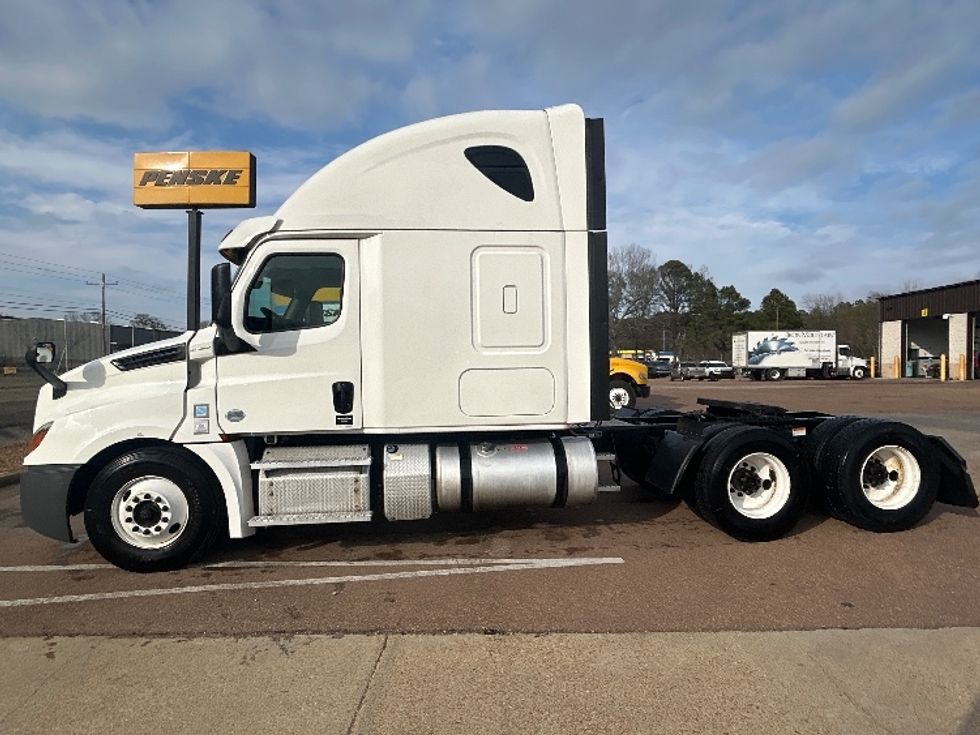 Sleeper Tractor-Heavy Duty Tractors-Freightliner-2020-T12664ST-Jackson-MS-544,952\n\t\tmiles-$ 58,000 - Image 4