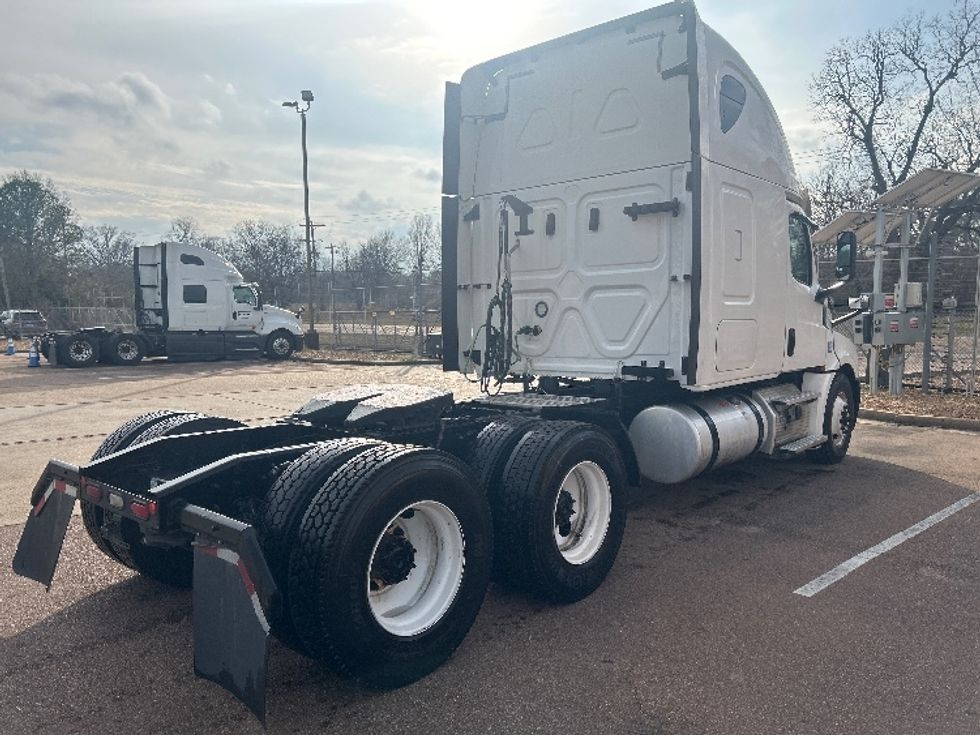 Sleeper Tractor-Heavy Duty Tractors-Freightliner-2020-T12664ST-Jackson-MS-544,952\n\t\tmiles-$ 58,000 - Image 7