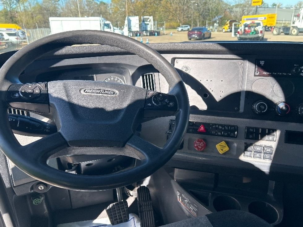 Sleeper Tractor-Heavy Duty Tractors-Freightliner-2020-T12664ST-Jackson-MS-562,080\n\t\tmiles-$ 58,750 - Image 11