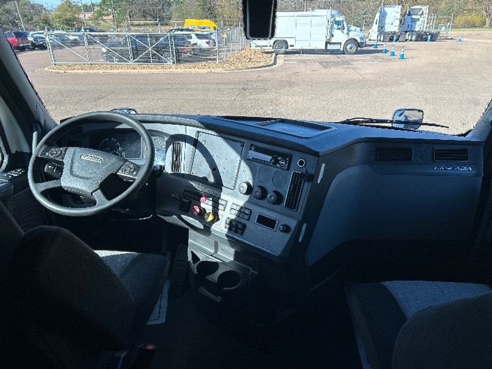 Sleeper Tractor-Heavy Duty Tractors-Freightliner-2020-T12664ST-Jackson-MS-562,080\n\t\tmiles-$ 58,750 - Image 12