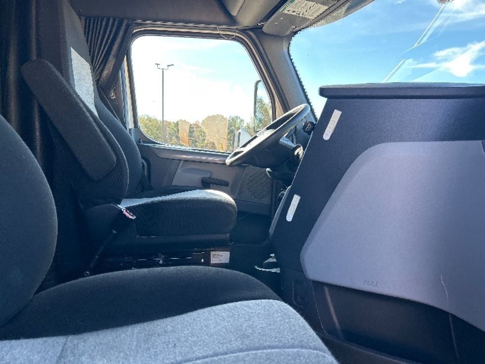 Sleeper Tractor-Heavy Duty Tractors-Freightliner-2020-T12664ST-Jackson-MS-562,080\n\t\tmiles-$ 58,750 - Image 15