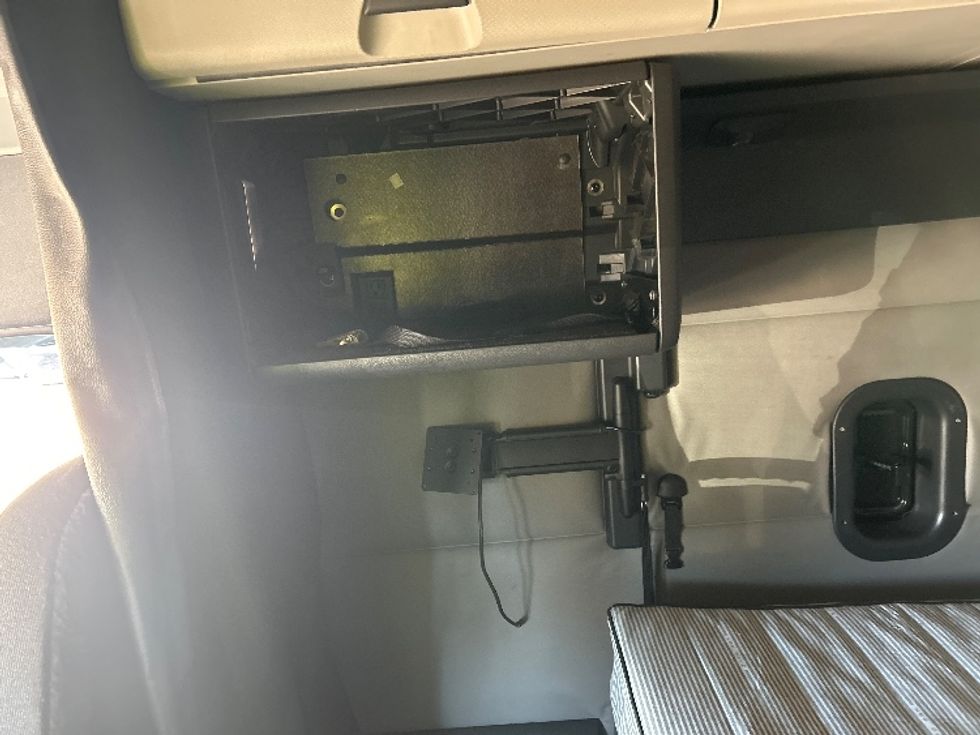 Sleeper Tractor-Heavy Duty Tractors-Freightliner-2020-T12664ST-Jackson-MS-562,080\n\t\tmiles-$ 58,750 - Image 19