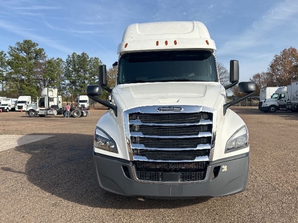 Sleeper Tractor-Heavy Duty Tractors-Freightliner-2020-T12664ST-Jackson-MS-562,080\n\t\tmiles-$ 58,750 - Image 2