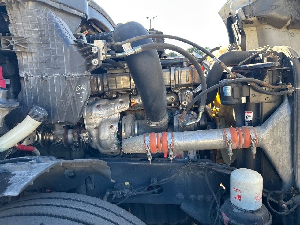 Sleeper Tractor-Heavy Duty Tractors-Freightliner-2020-T12664ST-Jackson-MS-562,080\n\t\tmiles-$ 58,750 - Image 20