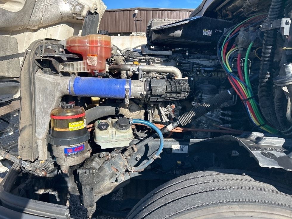 Sleeper Tractor-Heavy Duty Tractors-Freightliner-2020-T12664ST-Jackson-MS-562,080\n\t\tmiles-$ 58,750 - Image 21