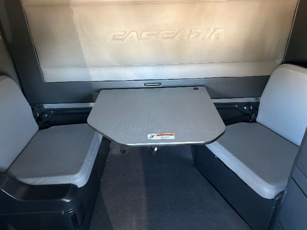 Sleeper Tractor-Heavy Duty Tractors-Freightliner-2020-T12664ST-Jackson-MS-562,080\n\t\tmiles-$ 58,750 - Image 22