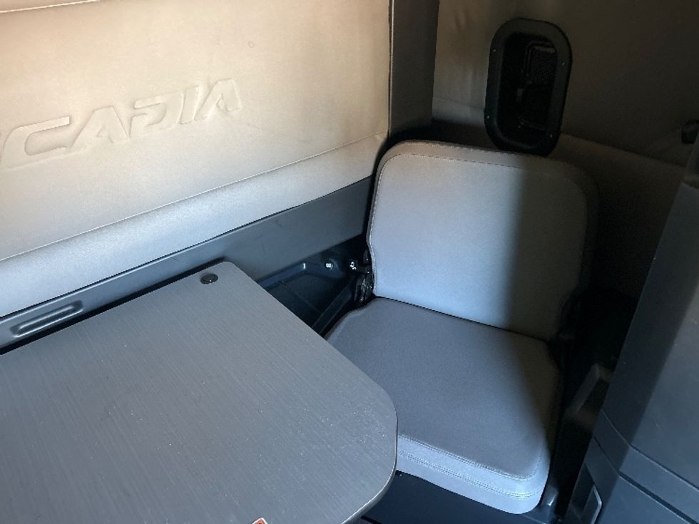 Sleeper Tractor-Heavy Duty Tractors-Freightliner-2020-T12664ST-Jackson-MS-562,080\n\t\tmiles-$ 58,750 - Image 23