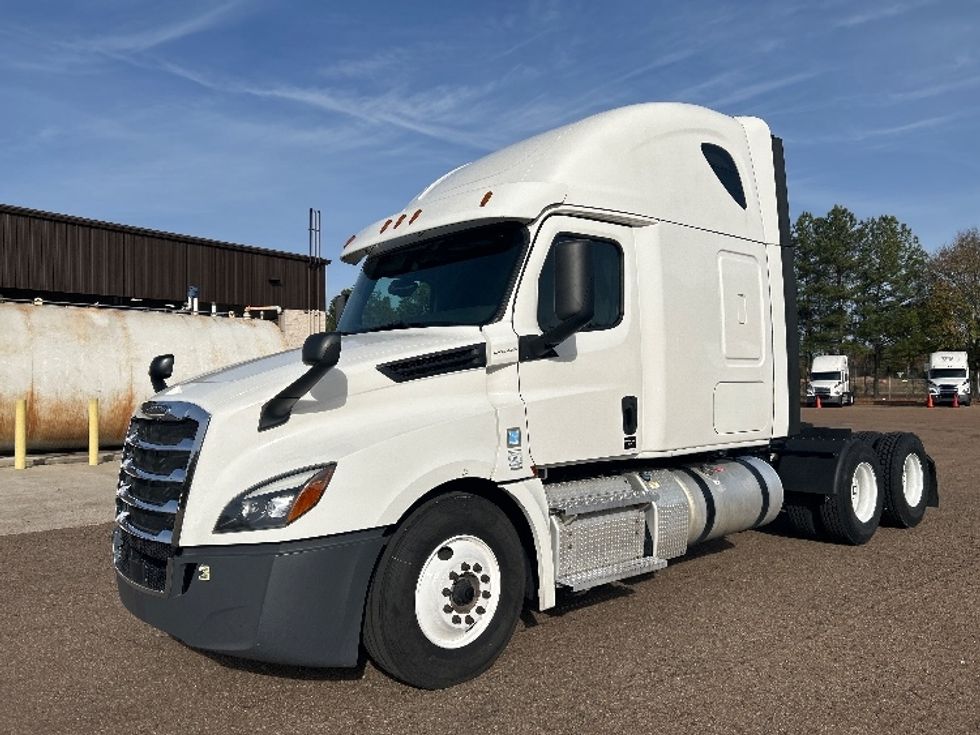 Sleeper Tractor-Heavy Duty Tractors-Freightliner-2020-T12664ST-Jackson-MS-562,080\n\t\tmiles-$ 58,750 - Image 3