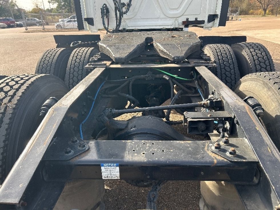 Sleeper Tractor-Heavy Duty Tractors-Freightliner-2020-T12664ST-Jackson-MS-562,080\n\t\tmiles-$ 58,750 - Image 6