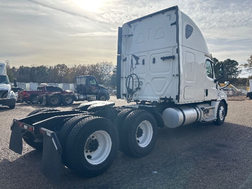 Sleeper Tractor-Heavy Duty Tractors-Freightliner-2020-T12664ST-Jackson-MS-562,080\n\t\tmiles-$ 58,750 - Image 7