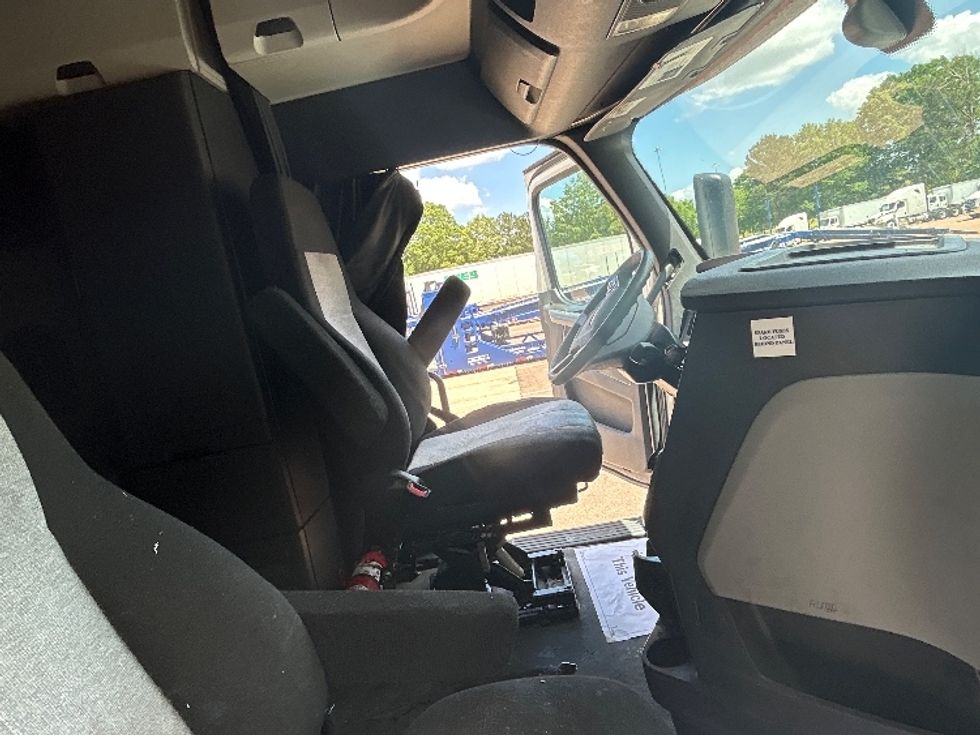 Sleeper Tractor-Heavy Duty Tractors-Freightliner-2020-T12664ST-Jackson-MS-567,760\n\t\tmiles-$ 59,500 - Image 15