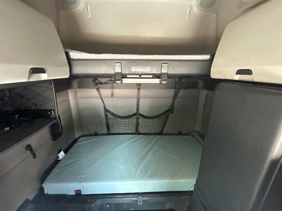 Sleeper Tractor-Heavy Duty Tractors-Freightliner-2020-T12664ST-Jackson-MS-567,760\n\t\tmiles-$ 59,500 - Image 16