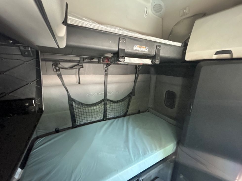 Sleeper Tractor-Heavy Duty Tractors-Freightliner-2020-T12664ST-Jackson-MS-567,760\n\t\tmiles-$ 59,500 - Image 17