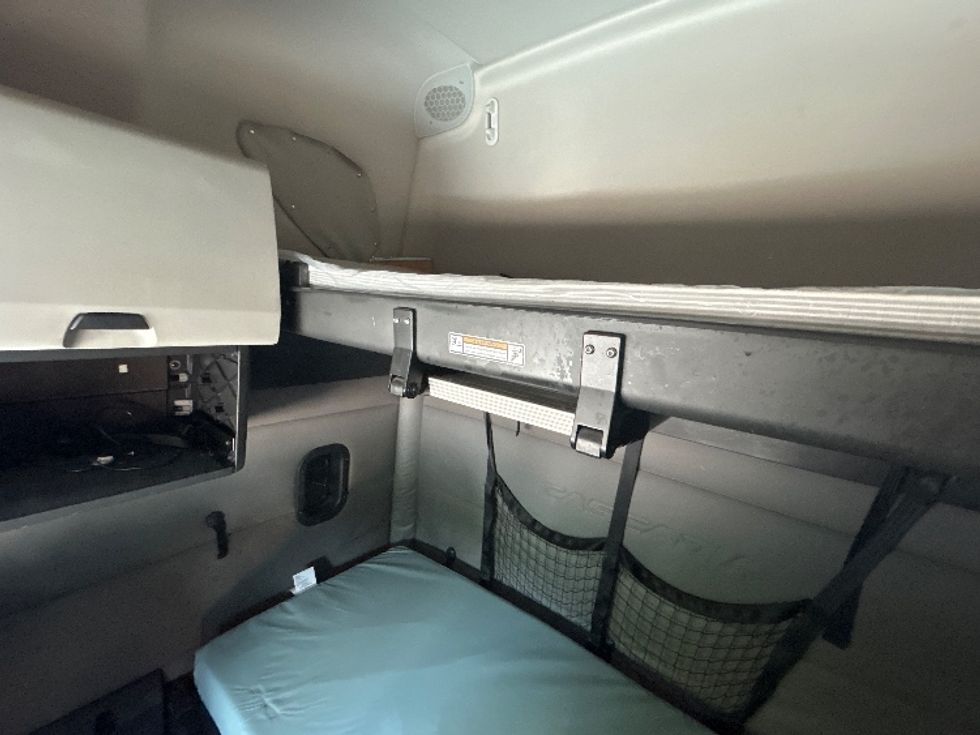 Sleeper Tractor-Heavy Duty Tractors-Freightliner-2020-T12664ST-Jackson-MS-567,760\n\t\tmiles-$ 59,500 - Image 19